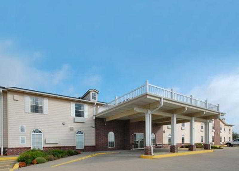 Quality Inn & Suites Chesterfield Village Springfield Exterior photo